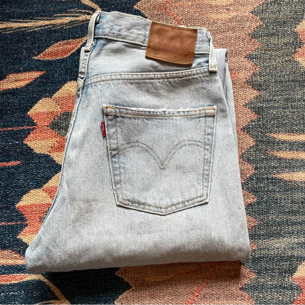 Levi 501 90s Women’s Jeans in Worn In Light Indigo